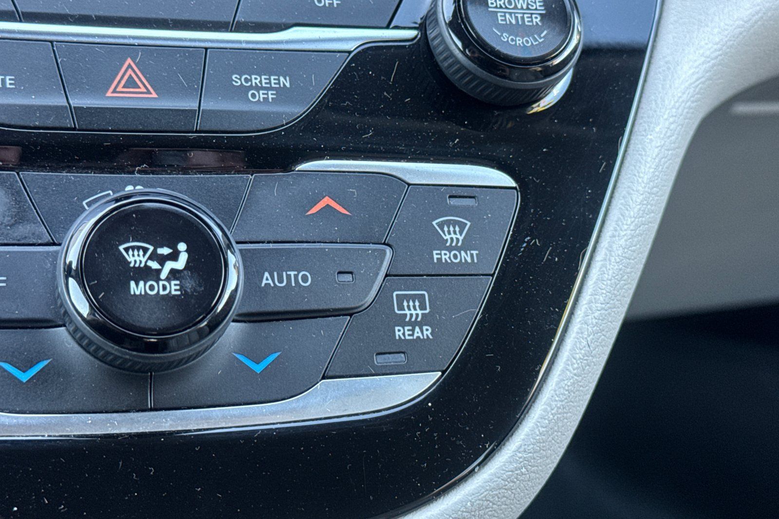Used 2018 Chrysler Pacifica Touring-L FWD image 30