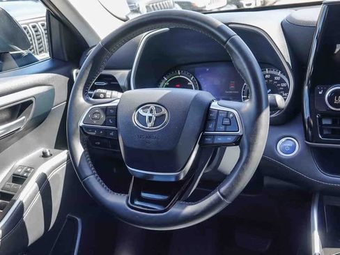 Used 2021 Toyota Highlander XLE image 12