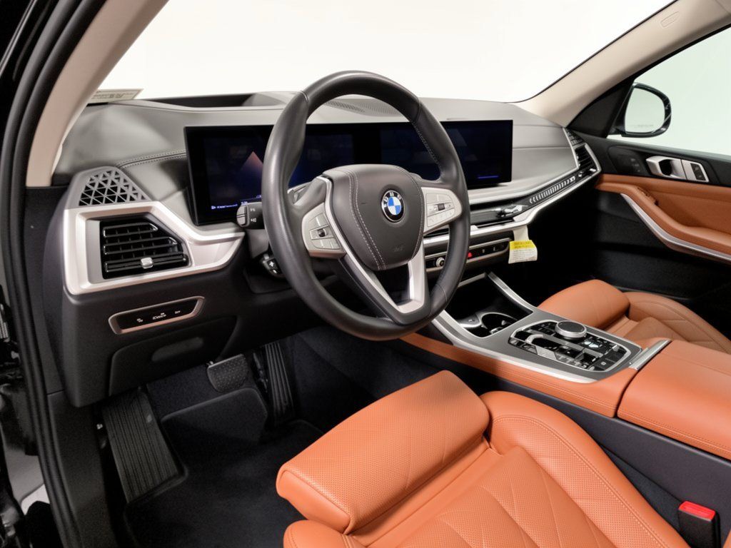 Certified 2024 BMW X7 xDrive40i w/ Climate Comfort Package AWD/4WD image 4