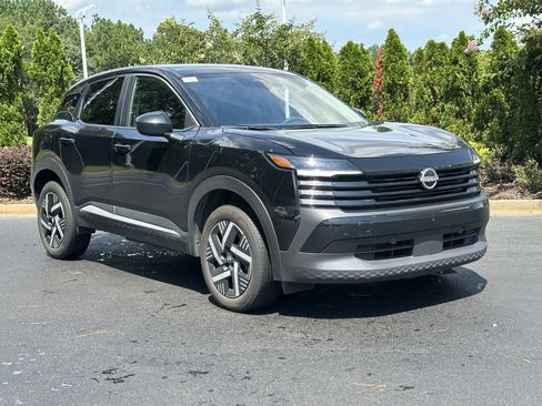 Used 2025 Nissan Kicks SV FWD image 2