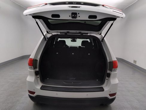 Used 2017 Jeep Grand Cherokee Laredo RWD image 29