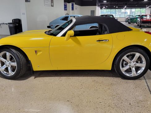 Used 2007 Pontiac Solstice Convertible w/ Premium Package RWD image 24