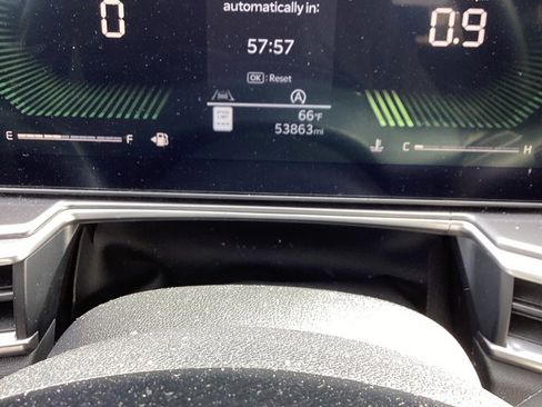 Used 2024 Kia Sorento S image 11