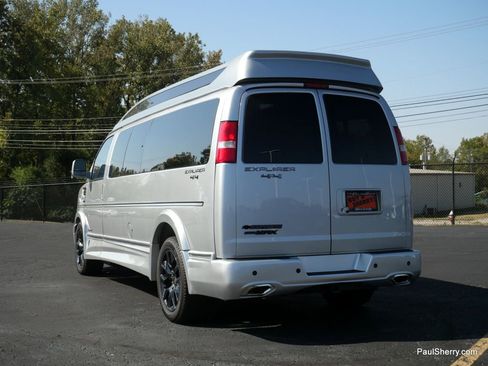 Used 2023 Chevrolet Express 2500 Extended image 13