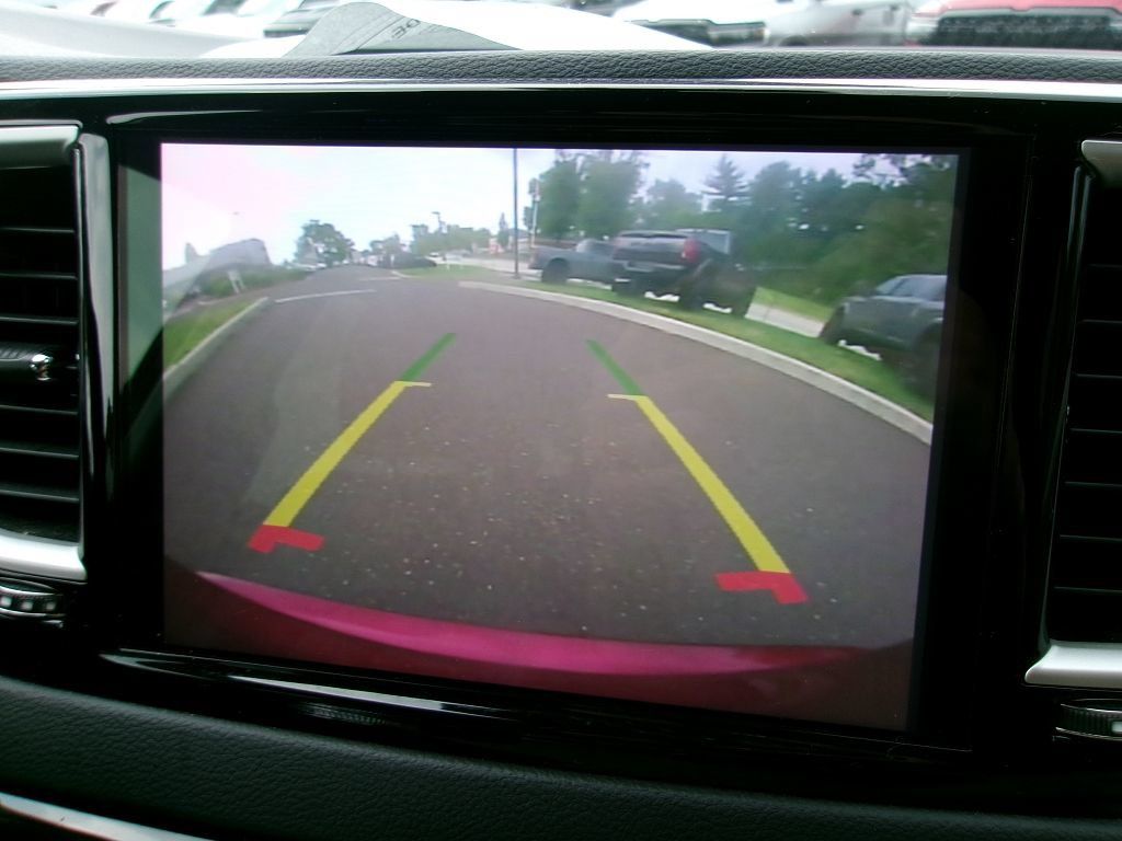 Certified 2023 Chrysler Pacifica Touring-L FWD image 21