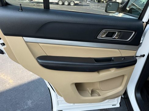 Used 2016 Ford Explorer XLT w/ Equipment Group 202A FWD image 11