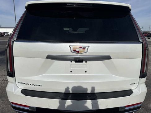 Used 2025 Cadillac Escalade ESV Premium Luxury w/ Touring Package image 5