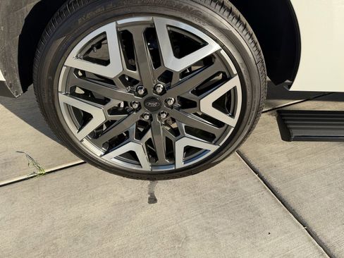 Used 2025 Ford Expedition Platinum w/ Platinum Ultimate Package image 31