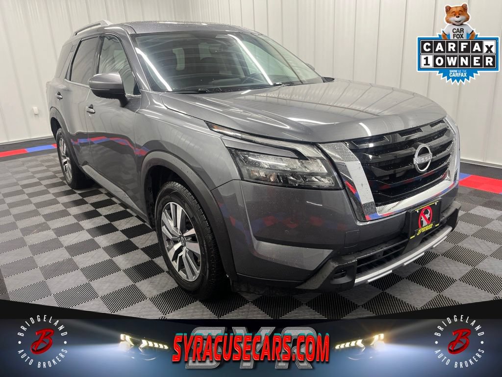 Used 2025 Nissan Pathfinder SL AWD/4WD image 1
