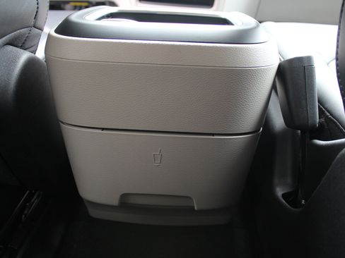 Used 2024 Chrysler Pacifica Select image 46