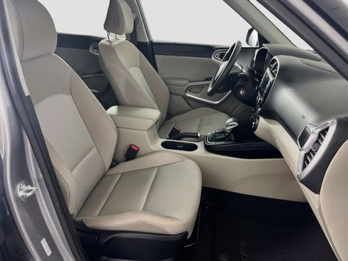 Used 2025 Kia Soul LX w/ LX Technology Package FWD image 29