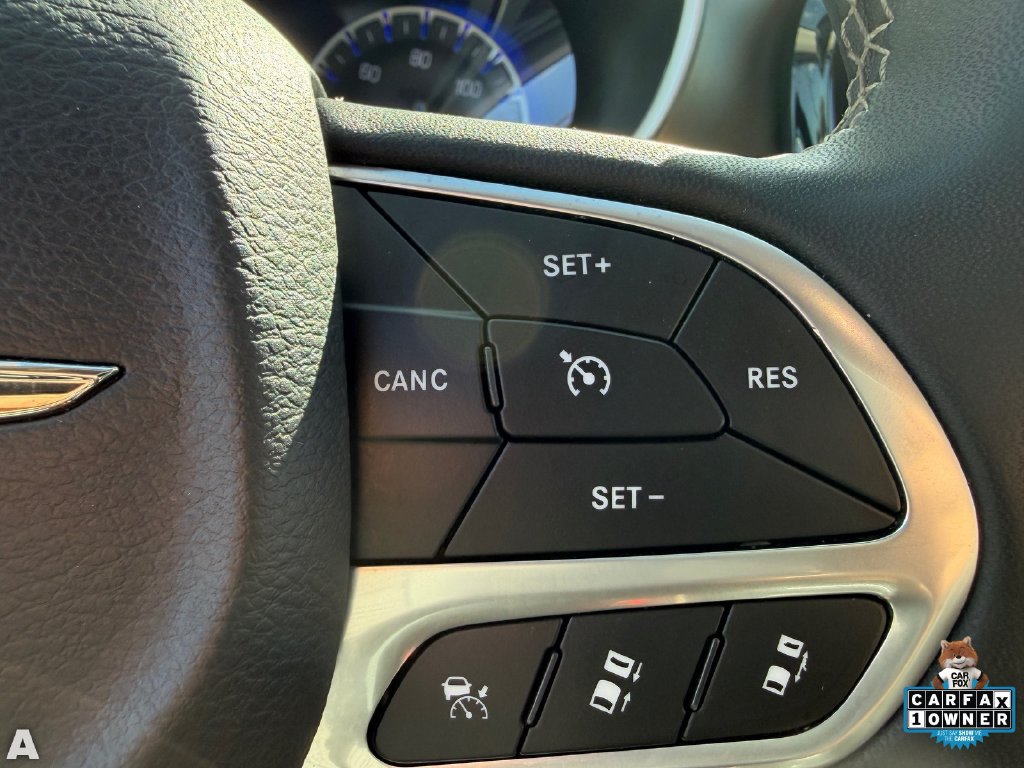Used 2024 Chrysler Pacifica Touring-L FWD image 10