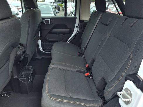 Used 2024 Jeep Wrangler Sahara image 15