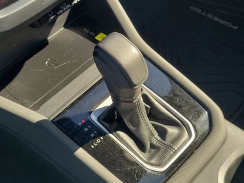 Used 2025 Subaru Forester Premium image 31