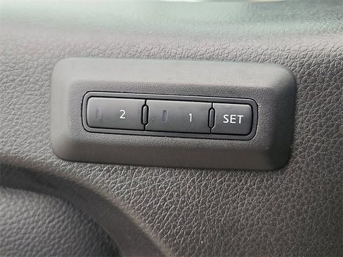Used 2021 Nissan Titan PRO-4X w/ Pro-4x Convenience Package image 14