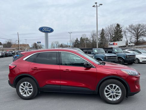 Certified 2022 Ford Escape SE w/ Cold Weather Package image 4