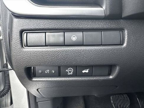 Used 2024 Nissan Rogue SV AWD/4WD image 19