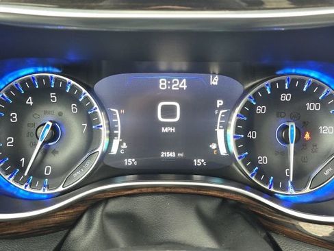 Used 2024 Chrysler Pacifica Limited image 28