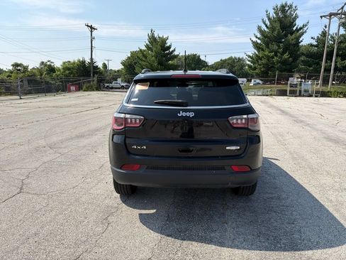 Used 2019 Jeep Compass Latitude w/ Popular Equipment Group AWD/4WD image 6