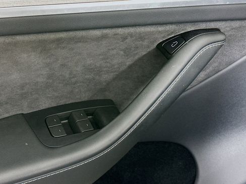 Used 2024 Tesla Model Y Long Range AWD/4WD image 15