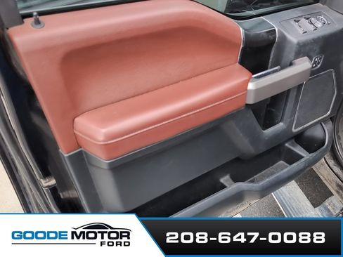 Used 2019 Ford F150 Platinum w/ Equipment Group 701A Luxury AWD/4WD image 4