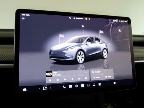Used 2023 Tesla Model Y Long Range AWD/4WD image 29
