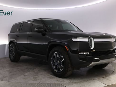 Used 2024 Rivian R1S Adventure AWD/4WD image 13