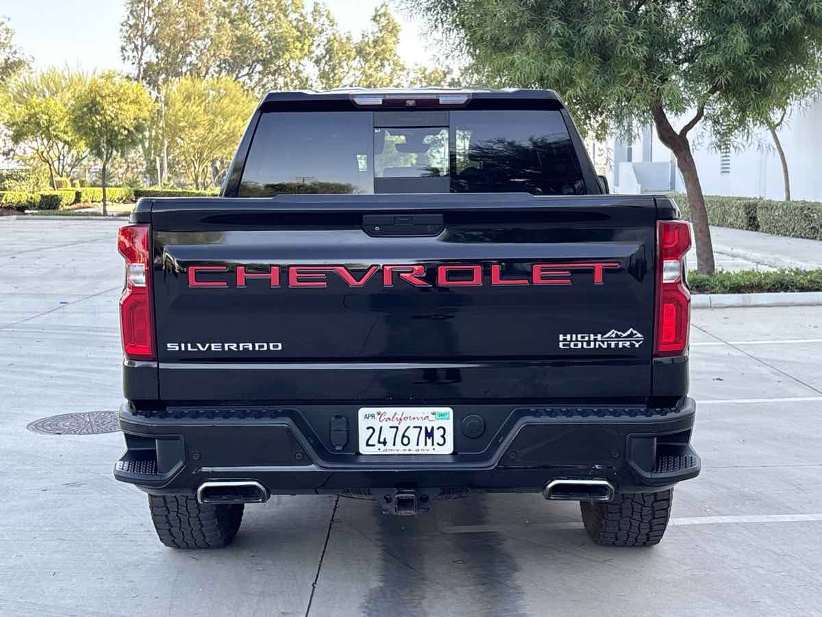 Used 2019 Chevrolet Silverado 1500 High Country w/ Technology Package AWD/4WD image 4
