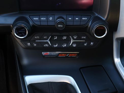 Used 2016 Chevrolet Corvette Z06 w/ 3LZ Preferred Equipment Group image 17