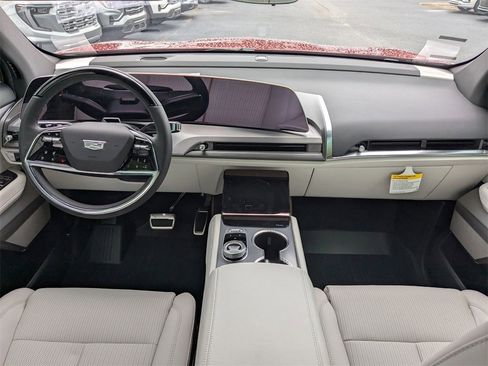 New 2026 Cadillac Vistiq Sport w/ LPO, Floor Liner Package image 18