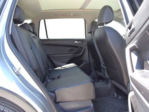 Used 2022 Volkswagen Tiguan SE AWD/4WD image 16