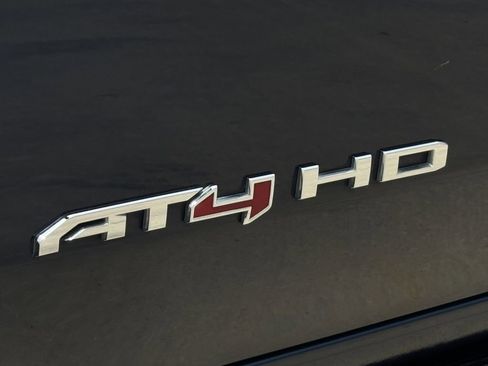 Used 2022 GMC Sierra 2500 AT4 w/ AT4 Preferred Package AWD/4WD image 11