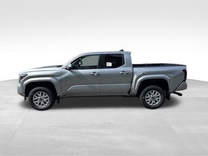 New 2025 Toyota Tacoma SR5