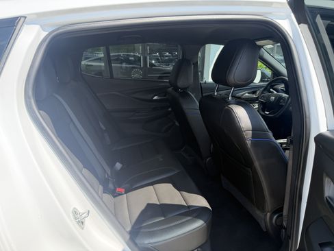 Used 2025 Buick Envista Sport Touring w/ Convenience I Package FWD image 23