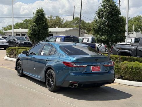 Used 2026 Toyota Camry SE image 5