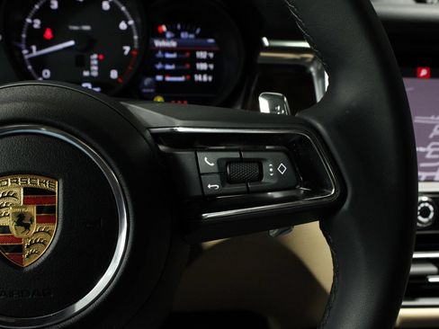 Certified 2025 Porsche Macan AWD/4WD image 37