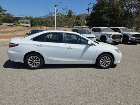 Used 2017 Toyota Camry LE FWD image 6