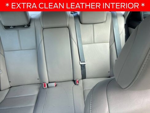 Used 2016 Toyota Avalon Touring FWD image 9