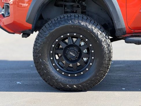 Used 2016 Toyota Tacoma TRD Off-Road w/ Towing Package AWD/4WD image 8