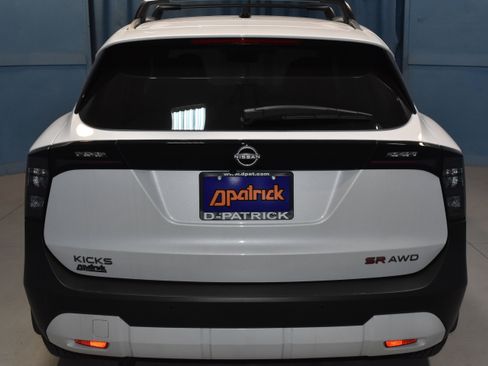 New 2026 Nissan Kicks SR w/ SR Premium Package AWD/4WD image 23