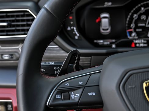 Used 2022 Lamborghini Urus AWD/4WD image 40