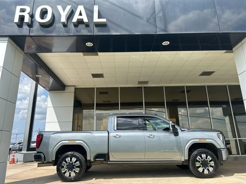 Used 2024 GMC Sierra 2500 Denali AWD/4WD image 1