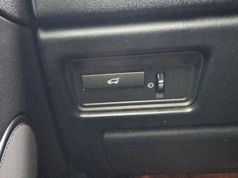 Used 2015 Land Rover Range Rover Evoque Pure Plus image 34