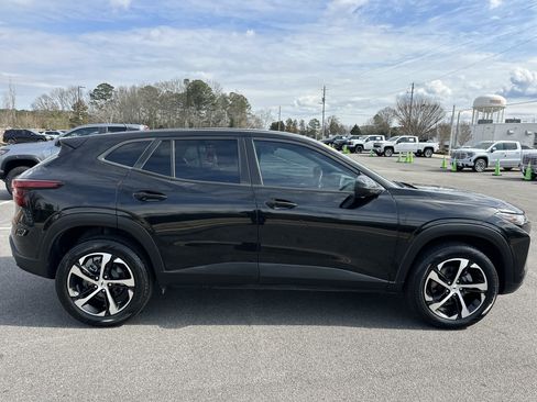 Certified 2024 Chevrolet Trax RS w/ Driver Confidence Package image 5