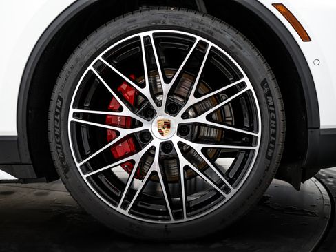 New 2025 Porsche Macan 4S Electric image 11