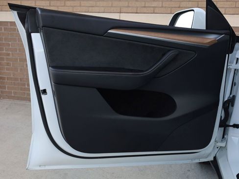 Used 2023 Tesla Model Y Performance AWD/4WD image 15