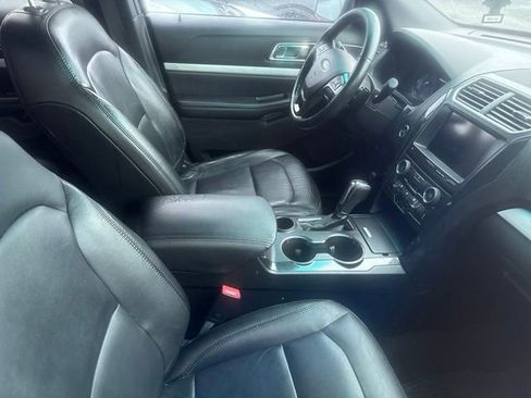 Used 2016 Ford Explorer XLT w/ Equipment Group 202A FWD image 7