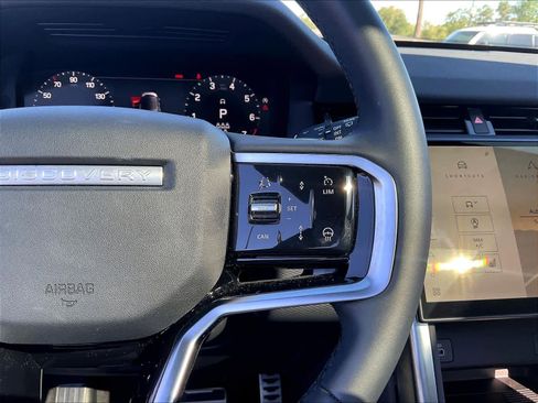 Used 2025 Land Rover Discovery Sport Dynamic SE image 21