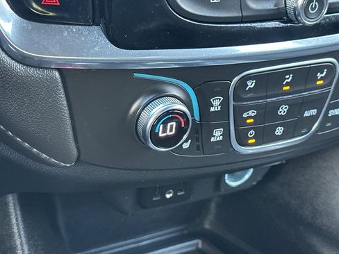 Used 2023 Chevrolet Traverse LT image 31