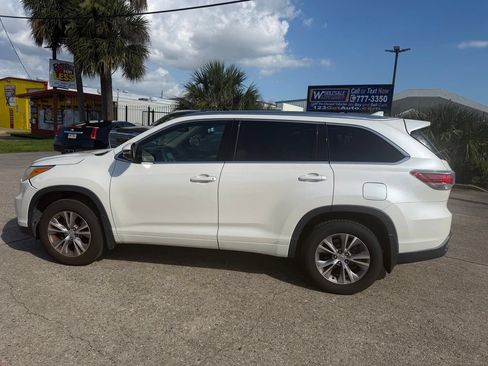Used 2014 Toyota Highlander XLE FWD image 7